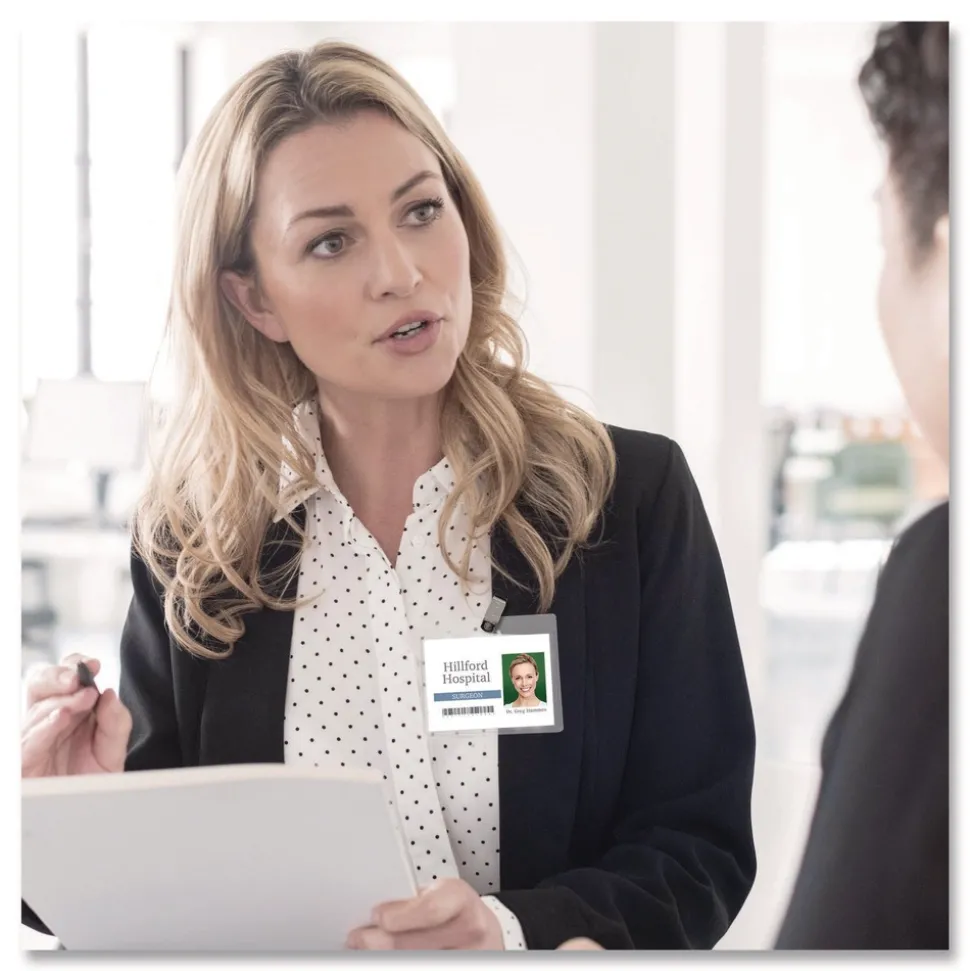 Avery 4 in. x 3 in. Horizontal Heavy-Duty Clip-Style Badge Holders - Clear (100/Box)