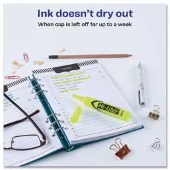 Avery HI-LITER Desk-Style Chisel Tip Highlighters - Fluorescent Yellow Ink/Black Barrel (200/Box)