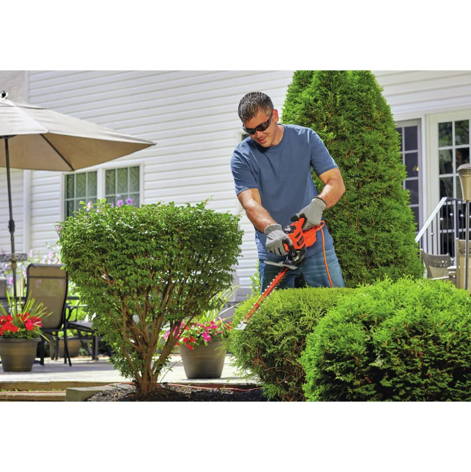 Black & Decker 120V Dual-Action Blade 16 in. Corded Hedge Trimmer