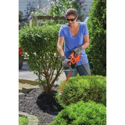 Black & Decker 120V Dual-Action Blade 16 in. Corded Hedge Trimmer