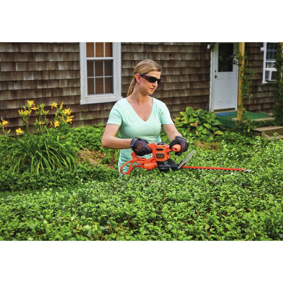 Black & Decker 120V Dual-Action Blade 16 in. Corded Hedge Trimmer