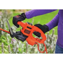 Black & Decker 120V Dual-Action Blade 16 in. Corded Hedge Trimmer