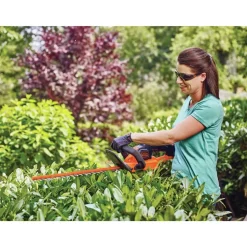 Black & Decker 40V MAX POWERCUT Lithium-Ion 24 in. Cordless Hedge Trimmer Kit (1.5 Ah)