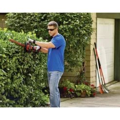 Black & Decker 40V MAX POWERCUT Lithium-Ion 24 in. Cordless Hedge Trimmer Kit (1.5 Ah)