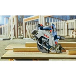 Bosch 18V Brushless Lithium-Ion Blade-Right 6-1/2 in. Cordless Circular Saw Kit with 2 Batteries (4 Ah)