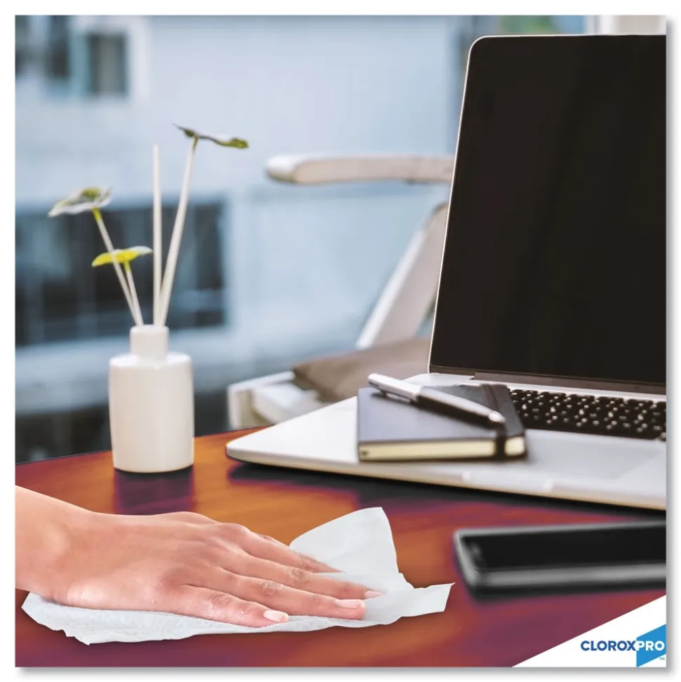 Clorox 1-Ply 7 in. x 8 in. Disinfecting Wipes - Lemon Fresh, White (75/Canister)