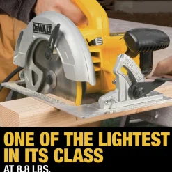 Dewalt 7-1/4 in. Lightweight Circular Saw Kit - DWE575