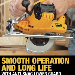 Dewalt 7-1/4 in. Lightweight Circular Saw Kit - DWE575