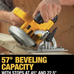 Dewalt 7-1/4 in. Lightweight Circular Saw Kit - DWE575