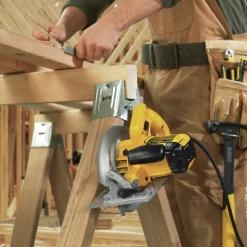Dewalt 7-1/4 in. Lightweight Circular Saw Kit - DWE575