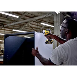 Dewalt ATOMIC 20V MAX Brushless Lithium-Ion 1/4 in. Cordless Impact Driver Kit (1.5 Ah)