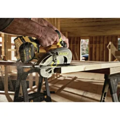Dewalt FLEXVOLT 60V MAX Brushless Lithium-Ion 7-1/4 in. Cordless Circular Saw with Brake (Tool Only)
