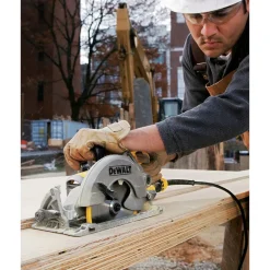 Dewalt 120V 15 Amp Brushed 7-1/4 in. Corded Worm Drive Circular Saw with Electric Brake