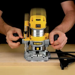 Dewalt 110V 7 Amp Variable Speed 1-1/4 HP Corded Compact Router with LED Combo Kit