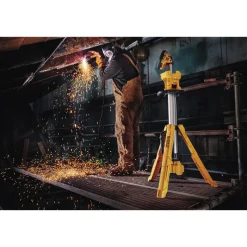 Dewalt 20V MAX Lithium-Ion Cordless Tripod Light (Tool Only)