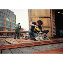 Dewalt 20V MAX Lithium-Ion Cordless 7 1/4 in. Sliding Miter Saw Kit (4 Ah)