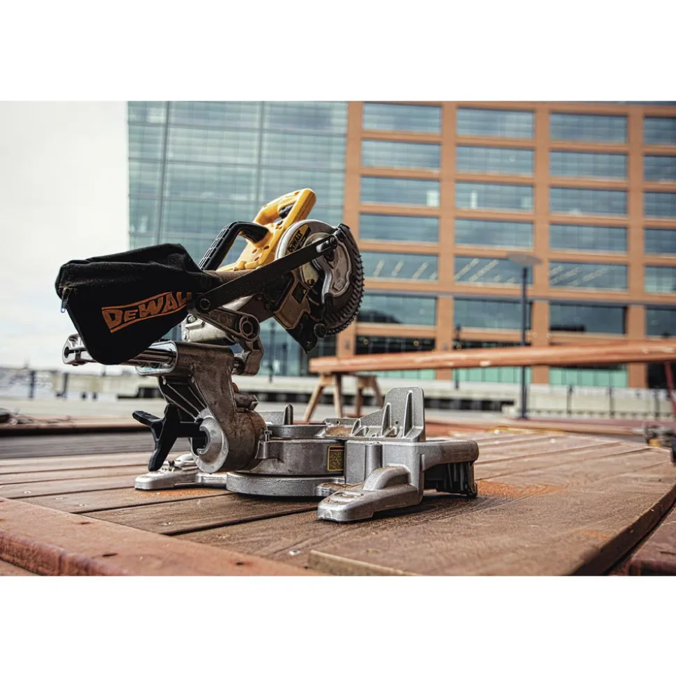 Dewalt 20V MAX Lithium-Ion Cordless 7 1/4 in. Sliding Miter Saw Kit (4 Ah)