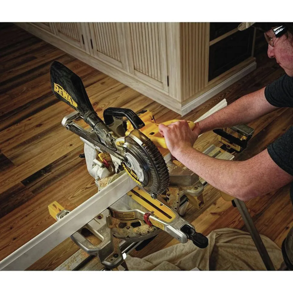 Dewalt 20V MAX Lithium-Ion Cordless 7 1/4 in. Sliding Miter Saw Kit (4 Ah)