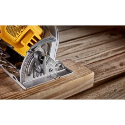 Dewalt 12V MAX XTREME Brushless Lithium-Ion 5-3/8 in. Cordless Circular Saw Kit with Charger (5 Ah)