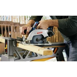 Factory Reconditioned Bosch 18V Brushless Blade-Left Lithium-Ion 6-1/2 in. Cordless Circular Saw Kit (4 Ah)