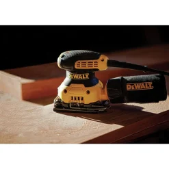 Factory Reconditioned Dewalt 2.3 Amp 1/4 Sheet Corded Finishing Sander Kit