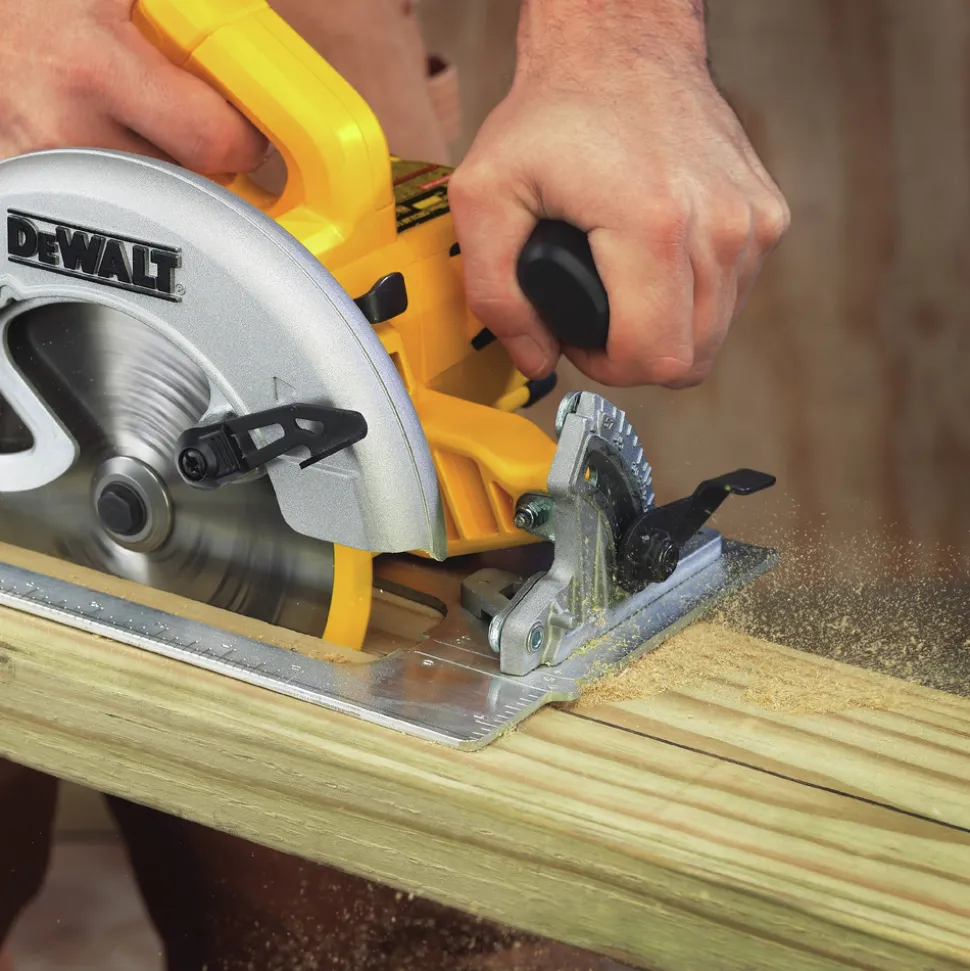 Factory Reconditioned Dewalt 7-1/4 in. Lightweight Corded Circular Saw Kit