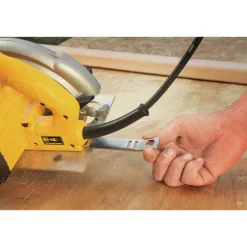 Factory Reconditioned Dewalt 7-1/4 in. Lightweight Corded Circular Saw Kit