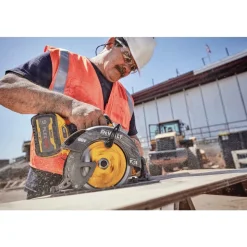 Factory Reconditioned Dewalt 60V MAX FLEXVOLT Brushless Lithium-Ion 7-1/4 in. Cordless Circular Saw with Brake (Tool Only)