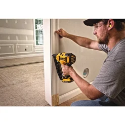 Factory Reconditioned Dewalt 20V MAX Brushless Lithium-Ion 16-Gauge 2-1/2 in. Cordless Angled Finish Nailer Kit (2 Ah)