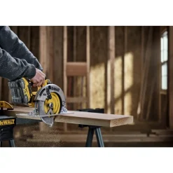 Factory Reconditioned Dewalt 20V MAX XR Lithium-Ion Brushless 7-1/4 in. Cordless Circular Saw (Tool Only)