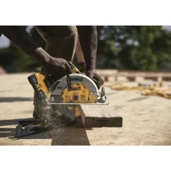 Factory Reconditioned Dewalt 20V MAX XR Lithium-Ion Brushless 7-1/4 in. Cordless Circular Saw (Tool Only)