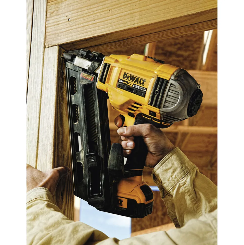 Factory Reconditioned Dewalt 20V MAX XR Dual Speed Lithium-Ion 30 Degrees Cordless Paper Collated Framing Nailer Kit (4 Ah)