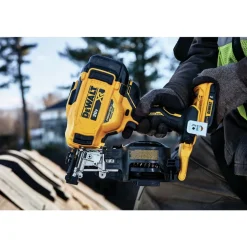 Factory Reconditioned Dewalt 20V MAX Brushless Lithium-Ion 15 Degree Cordless Coil Roofing Nailer Kit (2 Ah)