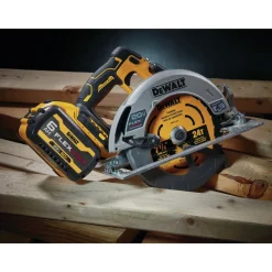 Factory Reconditioned Dewalt 20V MAX Brushless Lithium-Ion 7-1/4 in. Cordless Circular Saw with FLEXVOLT ADVANTAGE (Tool Only)