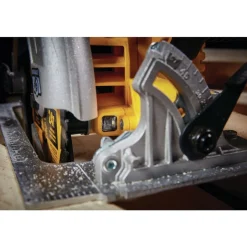 Factory Reconditioned Dewalt 20V MAX Brushless Lithium-Ion 7-1/4 in. Cordless Circular Saw with FLEXVOLT ADVANTAGE (Tool Only)