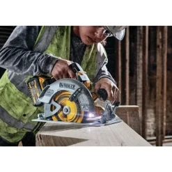 Factory Reconditioned Dewalt 20V MAX Brushless Lithium-Ion 7-1/4 in. Cordless Circular Saw with FLEXVOLT ADVANTAGE (Tool Only)
