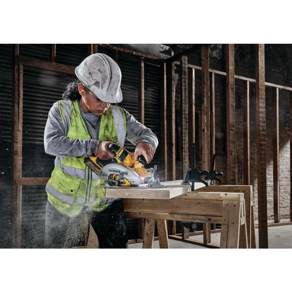 Factory Reconditioned Dewalt 20V MAX Brushless Lithium-Ion 7-1/4 in. Cordless Circular Saw with FLEXVOLT ADVANTAGE (Tool Only)