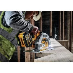 Factory Reconditioned Dewalt 20V MAX Brushless Lithium-Ion 7-1/4 in. Cordless Circular Saw with FLEXVOLT ADVANTAGE (Tool Only)
