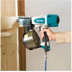 Factory Reconditioned Makita 2-1/2 in. 15 Degree Siding Coil Nailer
