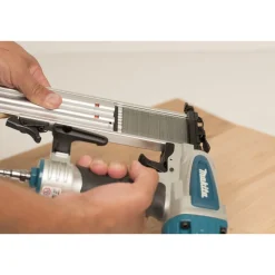 Factory Reconditioned Makita 18 Gauge 2 in. Brad Nailer Kit