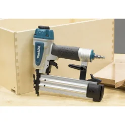 Factory Reconditioned Makita 18 Gauge 2 in. Brad Nailer Kit