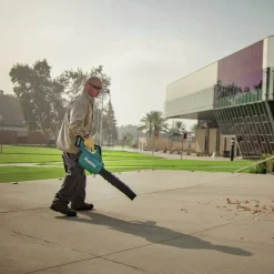 Factory Reconditioned Makita 40V max XGT Brushless Lithium-Ion Cordless Blower Kit (4 Ah)