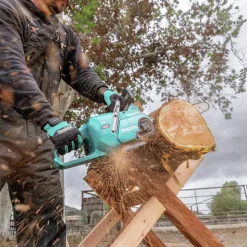 Factory Reconditioned Makita 40V max XGT Brushless Lithium-Ion 18 in. Cordless Chain Saw Kit (5 Ah)