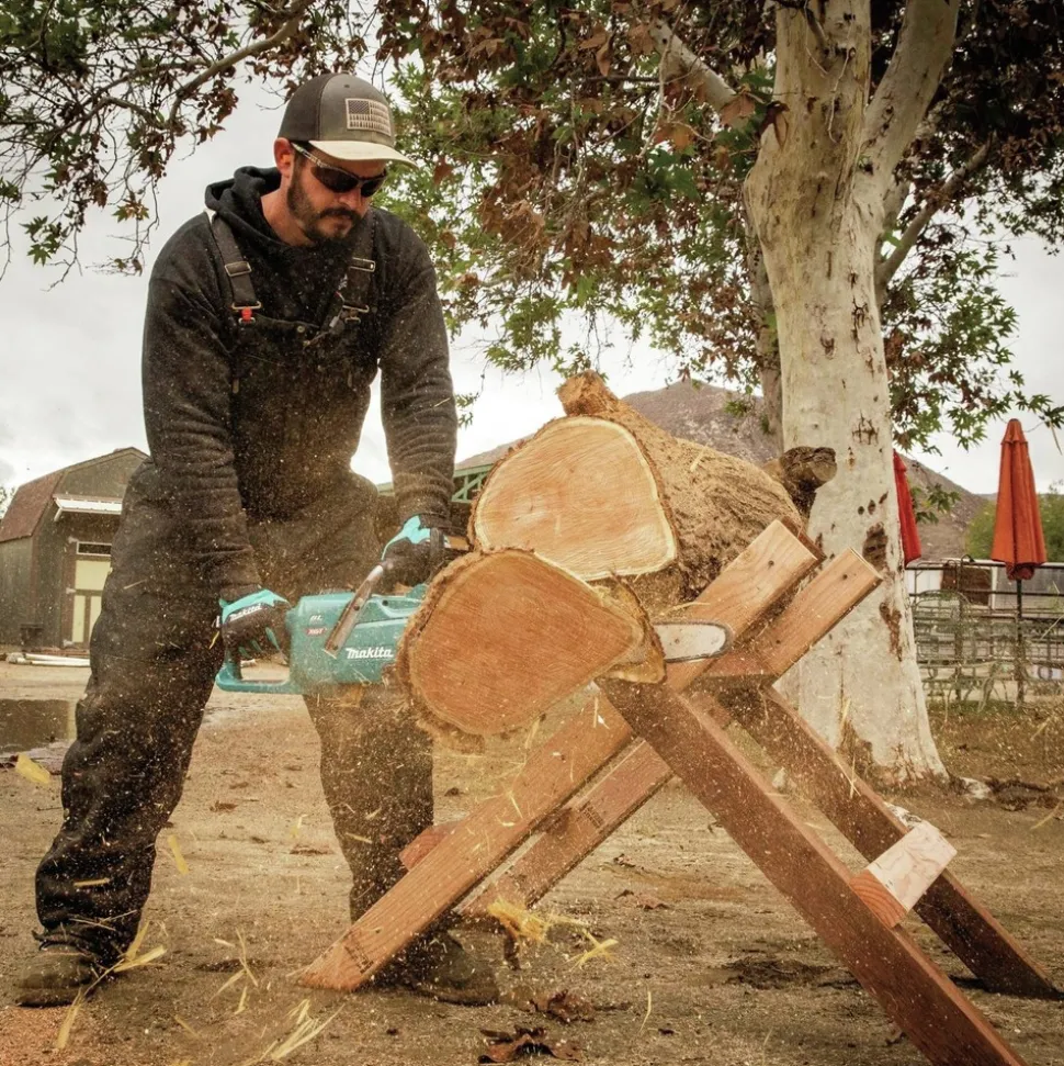 Factory Reconditioned Makita 40V max XGT Brushless Lithium-Ion 18 in. Cordless Chain Saw Kit (5 Ah)