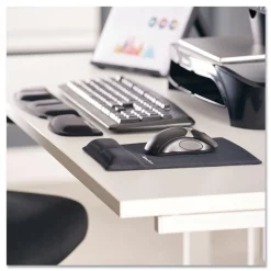 Fellowes Mfg Co. 18.25 in. x 3.37 in. Gel Keyboard Palm Support - Black