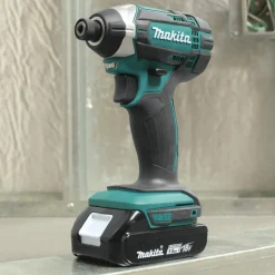 Makita 18V LXT Brushed Lithium-Ion 1/2 in. Cordless Drill Driver/1/4 in. Impact Driver Combo Kit (1.5 Ah)