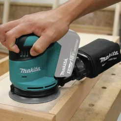 Makita 18V LXT Lithium-Ion 5 in. Cordless Random Orbit Sander and 2 Batteries with Rapid Optimum Charger Bundle (4 Ah)