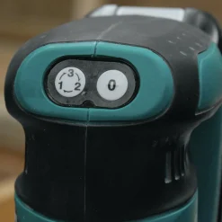 Makita 18V LXT Lithium-Ion 5 in. Cordless Random Orbit Sander and 2 Batteries with Rapid Optimum Charger Bundle (4 Ah)