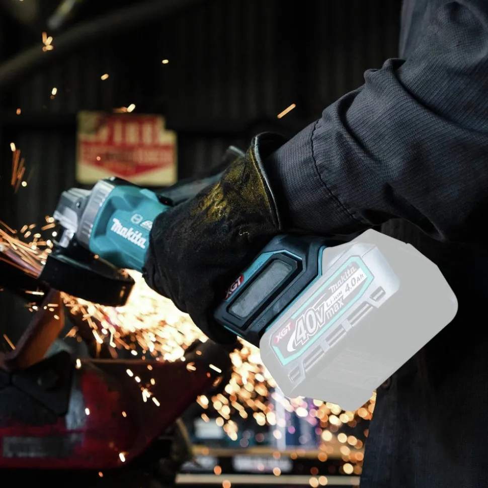Makita 40V max XGT 1‑3/16 in. SDS‑Plus Cordless Rotary Hammer Kit with 4 Ah Battery and 4‑1/2 in. / 5 in. Angle Grinder with Electric Brake Virtual Bundle