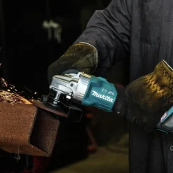 Makita 40V max XGT 1‑3/16 in. SDS‑Plus Cordless Rotary Hammer Kit with 4 Ah Battery and 4‑1/2 in. / 5 in. Angle Grinder with Electric Brake Virtual Bundle